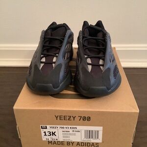 Yeezy 700 Alvah